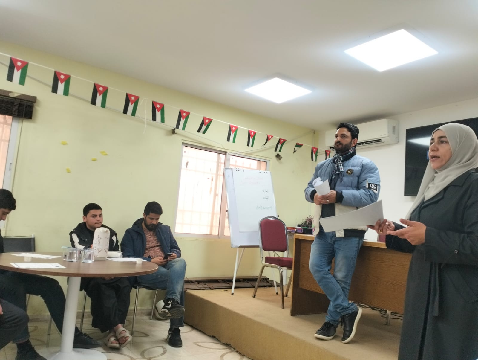 مركزي شباب وشابات الوسطية يعقدان جلسة تعريفية مشتركة