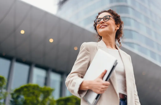 3 عادات بسيطة تجعلك تبدو أقل ثقة ..  تخلَّ عنها فوراً